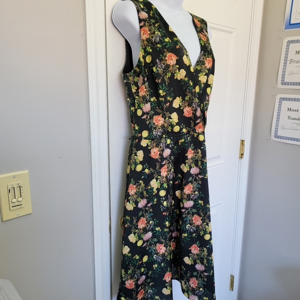 Banana Republic Black Satin Floral Lemon V Neck Lined Sleeveless Dress Size 6 - Picture 4 of 12